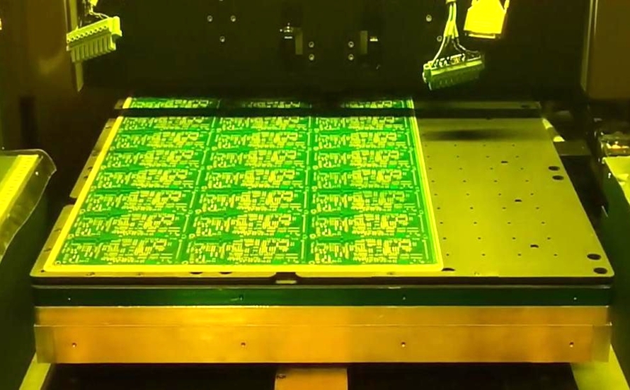Photolithography setup for applying solder mask on PCB