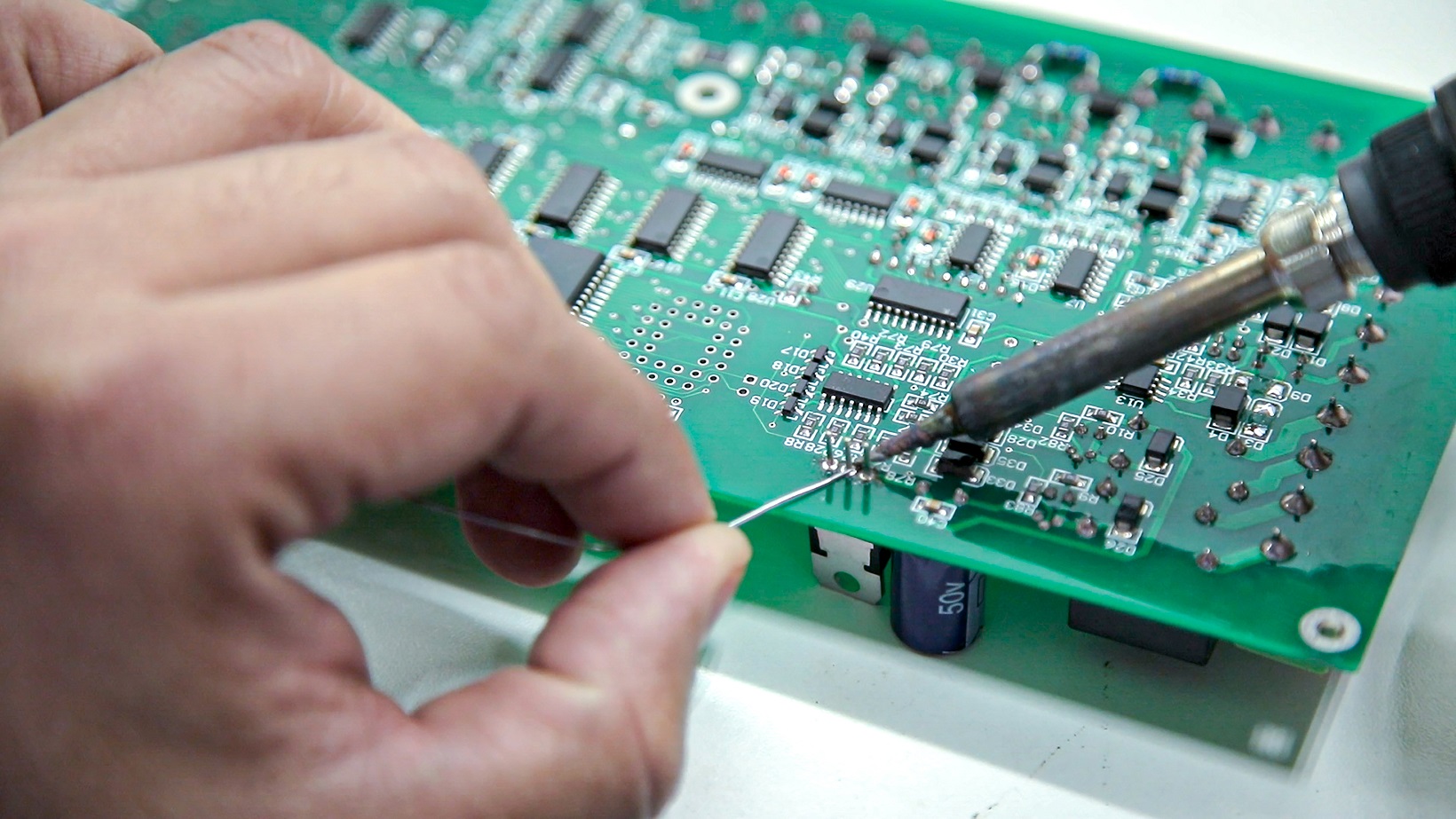 Soldering a resistor lead